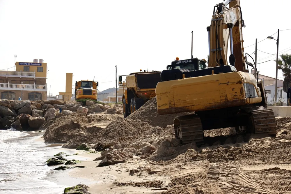 Cullera acelera los espigones para proteger la costa antes del verano