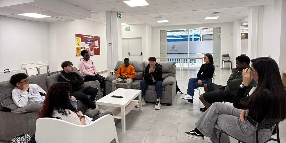 Una nova oportunitat perquè els jóvens inactius reprenguen els estudis