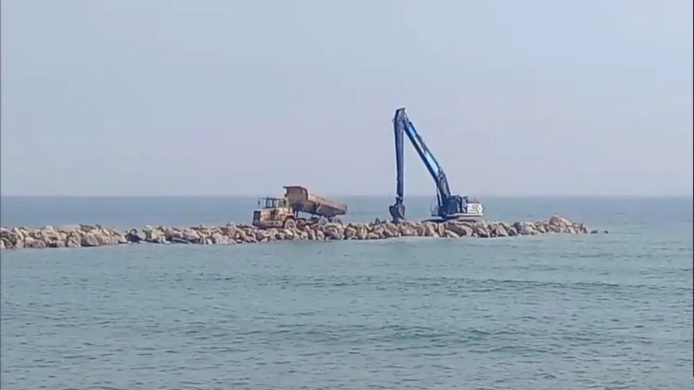 La regeneración marítima al sur del río encara la recta final