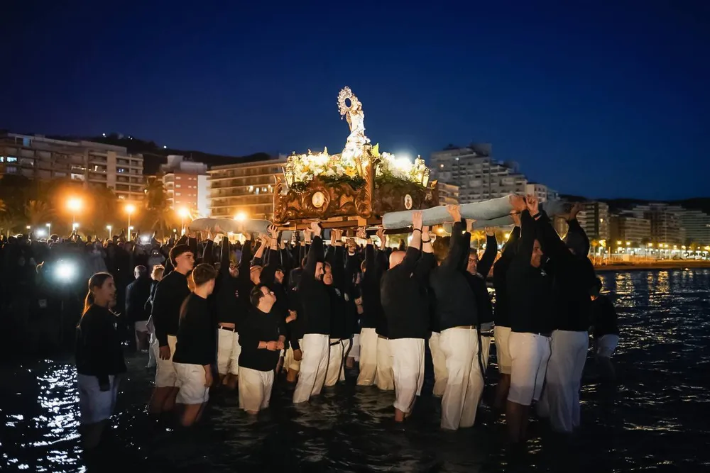 Cullera reviu la devoció amb la tradicional Aurora de Sant Antoni