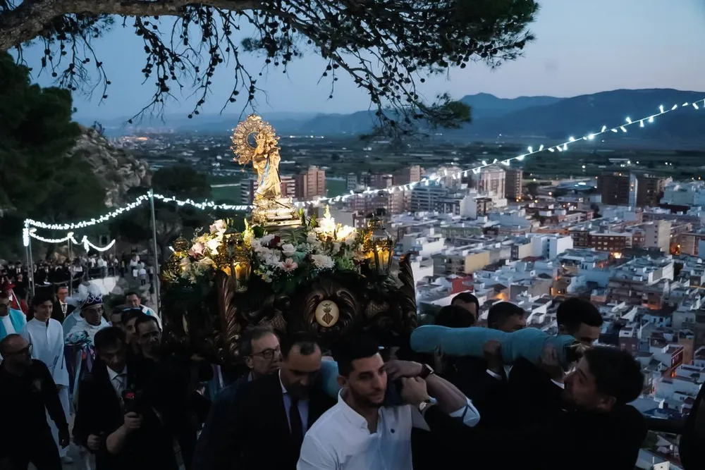 La 'Pujà' al Castillo culmina unas Fiestas Mayores multitudinarias