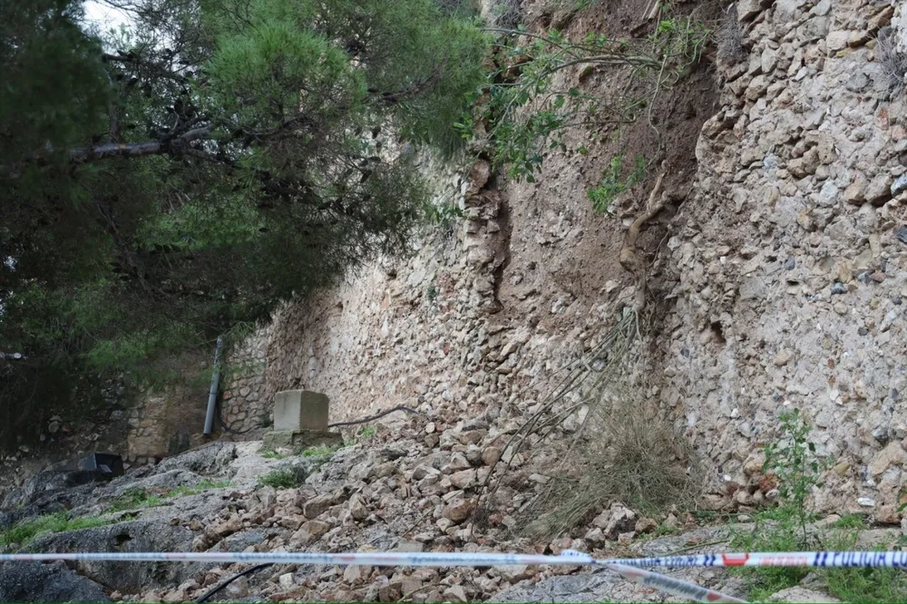 Europa financia la restauración de la muralla del Castillo dañada por la DANA