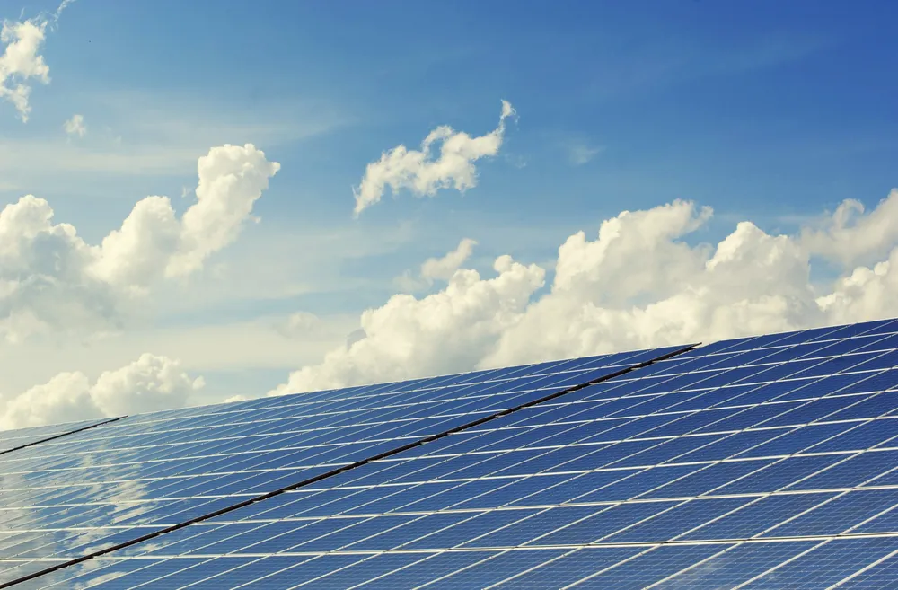 Licitan una nueva planta fotovoltaica para el centro de deportes municipal