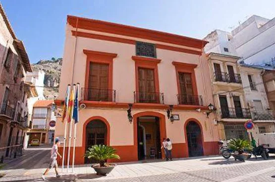 Apoyo municipal a la huelga indefinida para mejorar la escuela pública