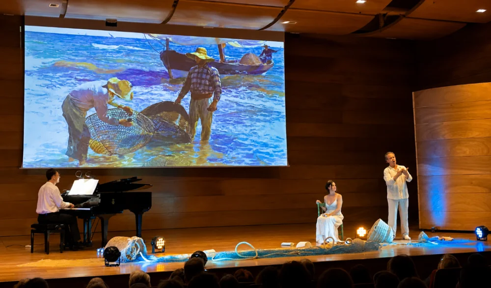 El universo lumínico de Sorolla emociona al público con una propuesta escénica íntima y mediterránea