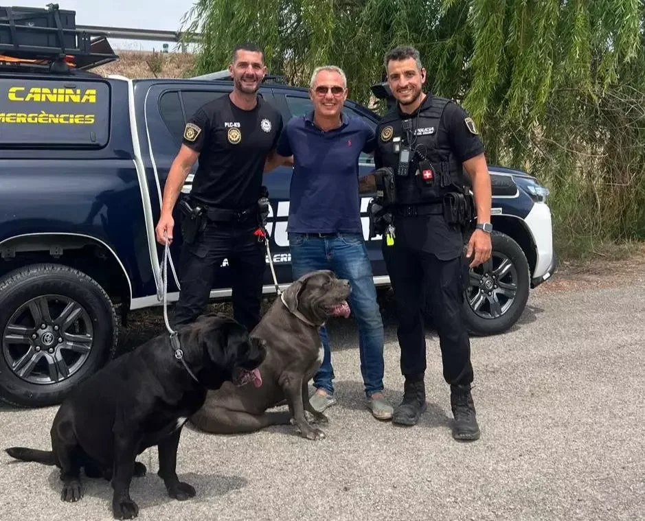 La Policía Local recupera dos perros robados en Pinedo hace meses y los devuelve a su familia