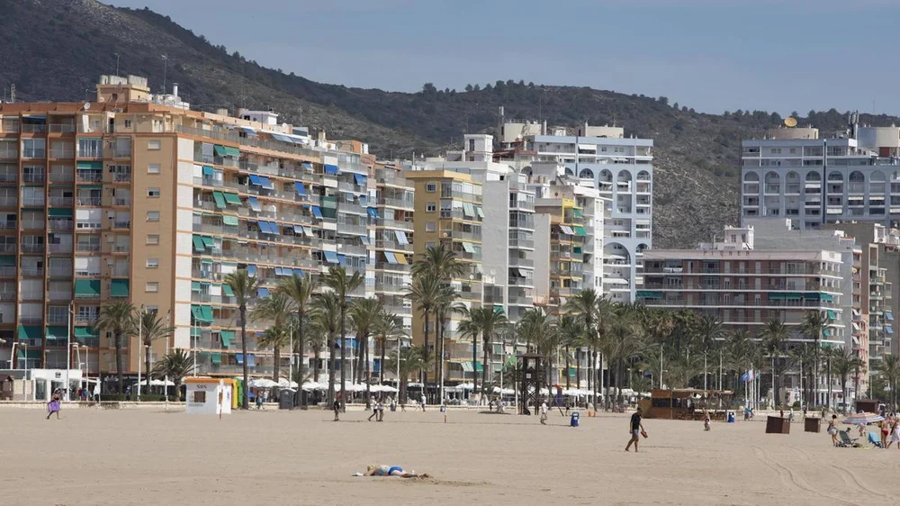 Los precios récord de la vivienda en el litoral ahogan a los vecinos y bloquean la emancipación juvenil