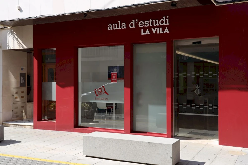 Se aprueba una nueva línea de ayudas para los estudiantes que cursen formación superior en el extranjero