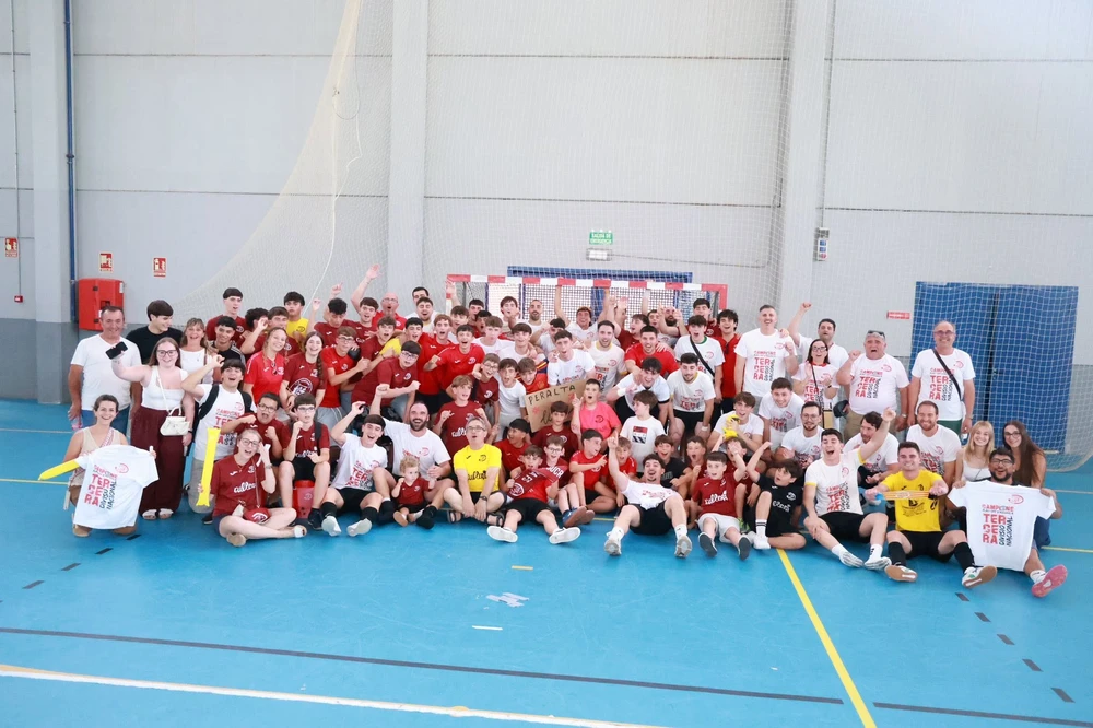 El fútbol sala local alcanza la Tercera División tras una exigente final en la Malvarrosa