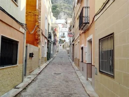L'Ajuntament aprova la nova ordenança per frenar l'ocupació il·legal i garantir el manteniment dels immobles