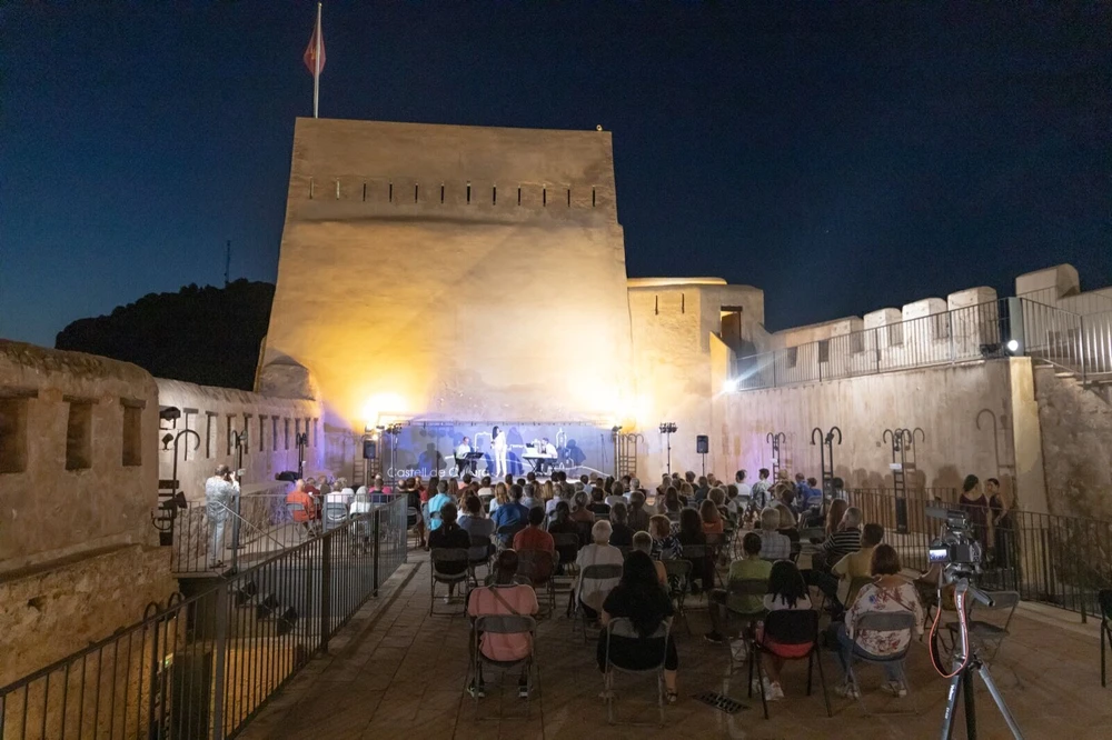 Magia, misterio y juegos de escape transforman las “Nits del Castell” hasta agosto