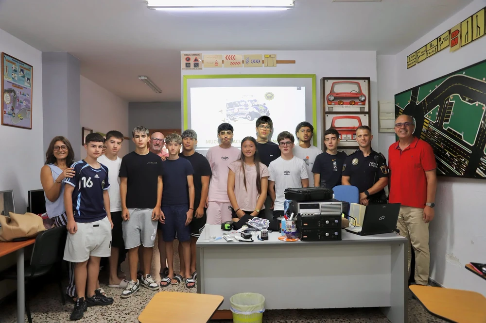 Una treintena de jóvenes se forma en seguridad vial para prevenir accidentes sobre dos ruedas