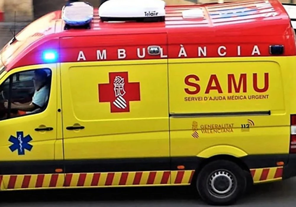 Un treballador pateix greus cremades a les obres dels espigons i és evacuat d'urgència