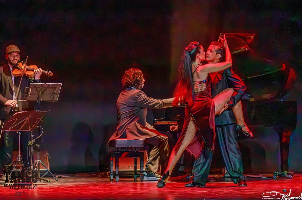 Tango al Castell inicia la seua dotzena edició consolidant-se com un referent musical de l'estiu