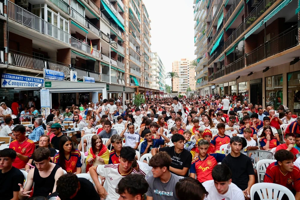 Un estallido de euforia colectiva desborda las calles por el épico triunfo de España hacia la final
