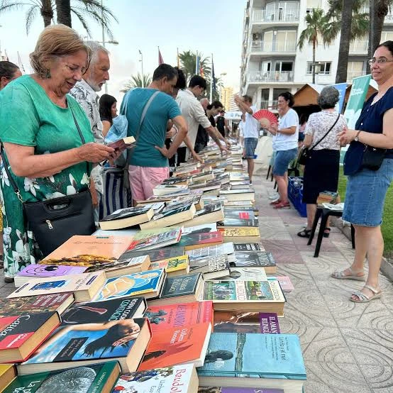Cultura i solidaritat s'uneixen vora mar per investigar una malaltia neurodegenerativa minoritària