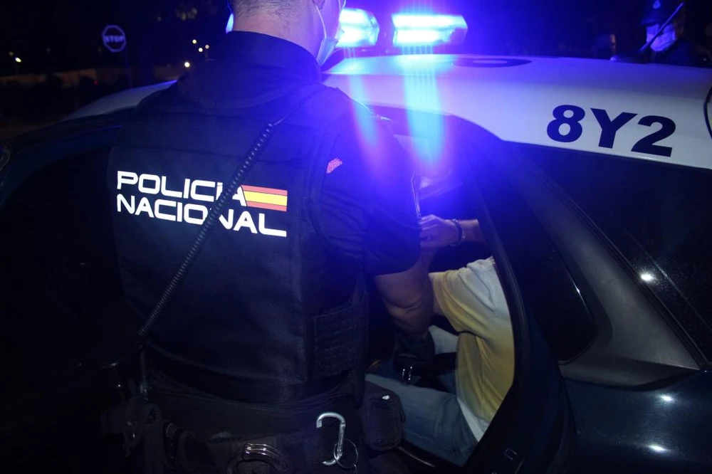 Desarticulen una xarxa criminal internacional que marcava portes amb fils de pegament per a desvalisar vivendes