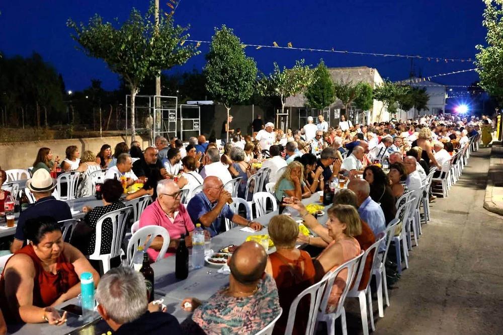 Éxito de convocatoria y solidaridad en el tradicional Sopar a la Fresca del Brosquil