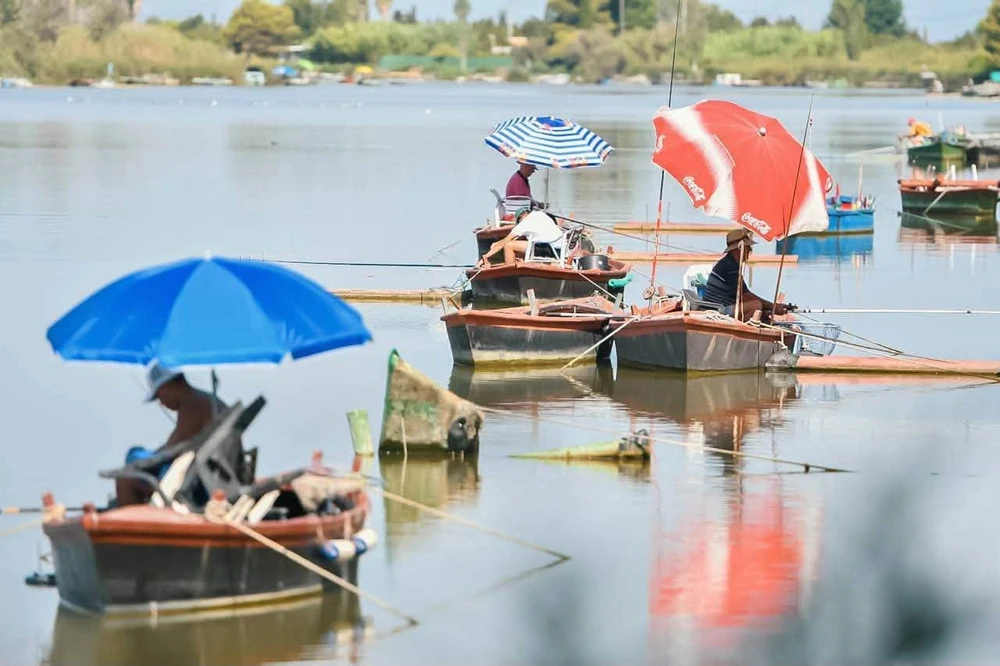 La tradición se mantiene viva en la 63ª edición del Concurso de Pesca al Hamot en el Estany