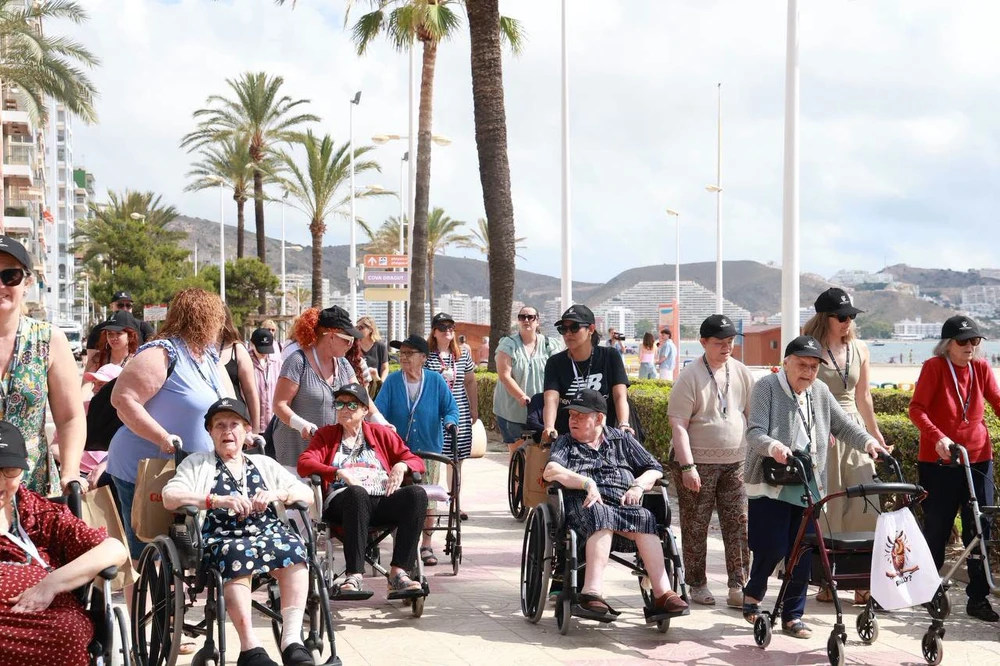 Voluntariado social con nuestros mayores para romper el aislamiento y conectar generaciones