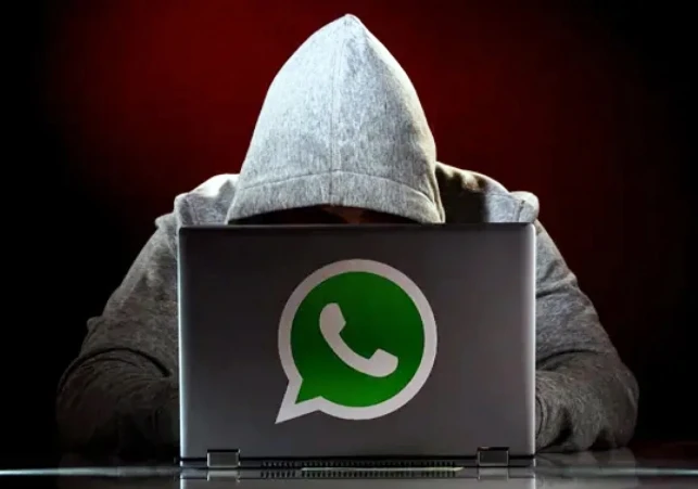 Una nova estafa suplanta comptes de Whatsapp sense alçar sospites i demana diners a coneguts