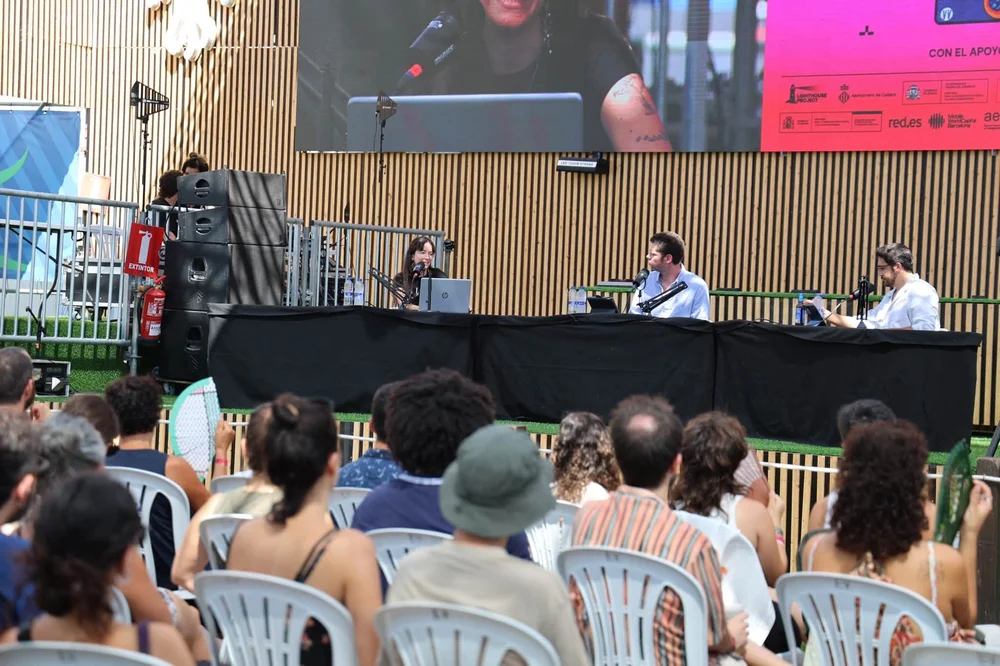 LaDemo, un format pioner que conjuga reflexió juvenil, cultura digital i concerts a la vora del mar