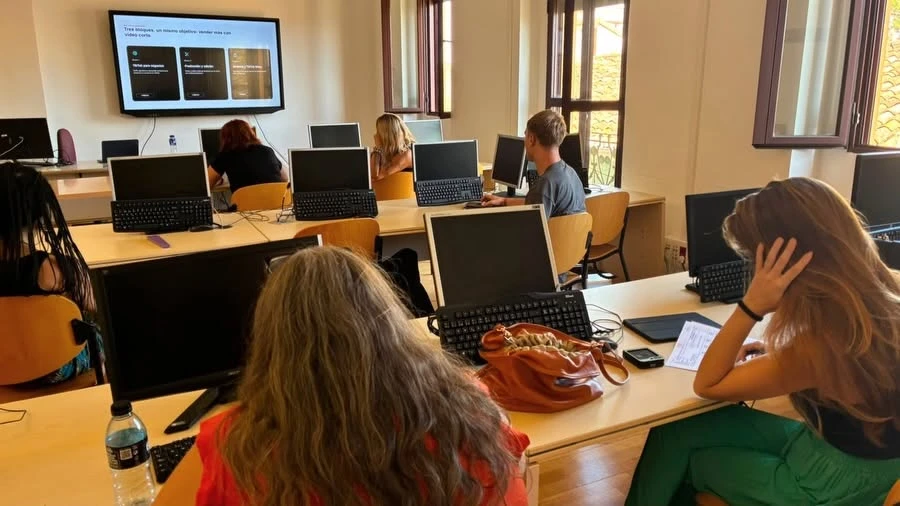 La formació en eines digitals obri noves oportunitats de venda per al comerç de proximitat