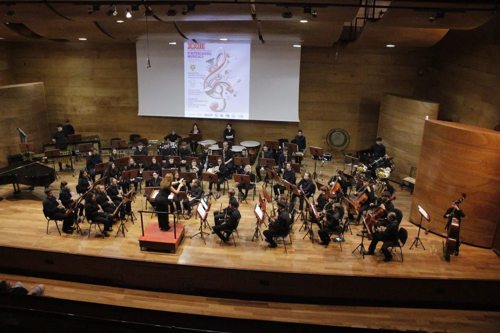 La Banda Jove de l'Ateneu i l'Orquestra d'Alginet consoliden els seus lligams a través de la música