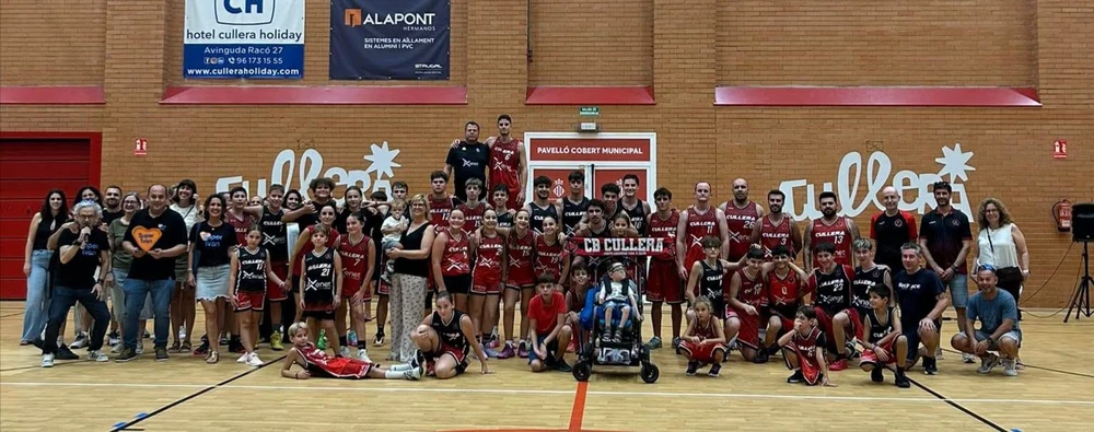 El Club de Baloncesto Cullera local consigue 1.580 euros para las terapias del pequeño vecino Súper Iván