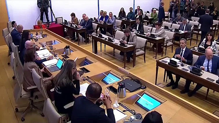 La comisión del Congreso cita al alcalde Jordi Mayor, entre otros ediles, para evaluar la gestión de la trágica DANA
