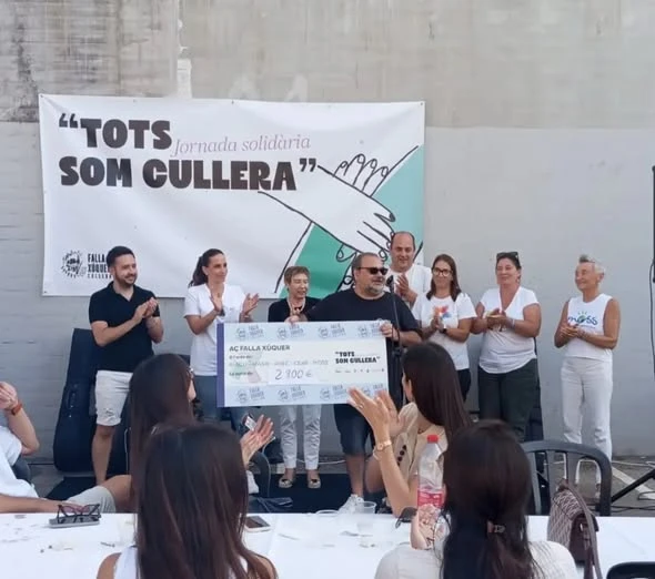 La solidaritat pren els carrers: la Falla Xúquer recapta 2.800 euros per a l'acció social local