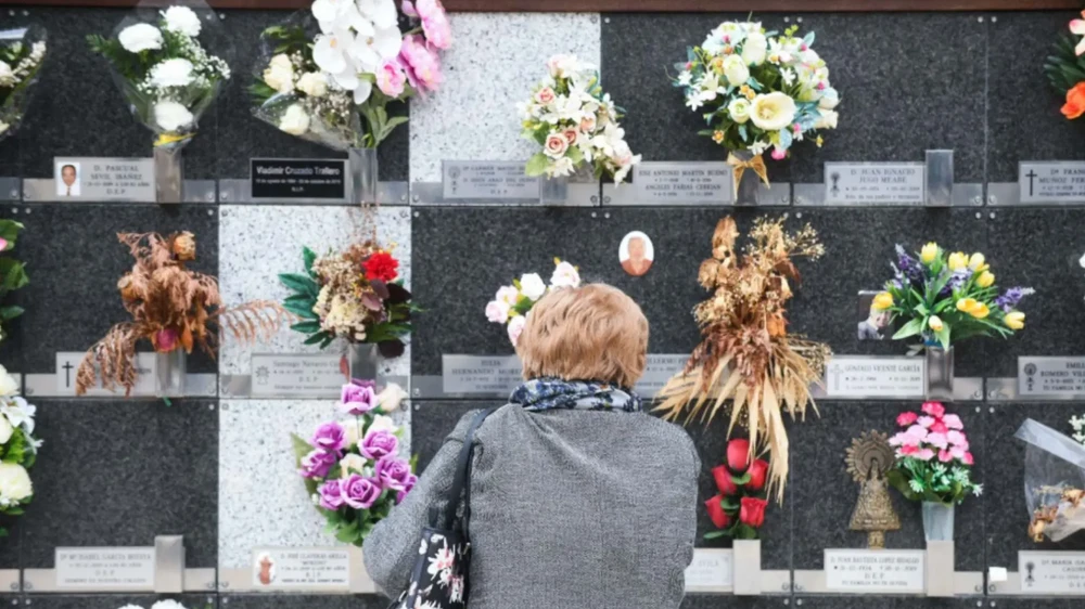 Se abre el proceso público para gestionar el quiosco de flores del cementerio municipal