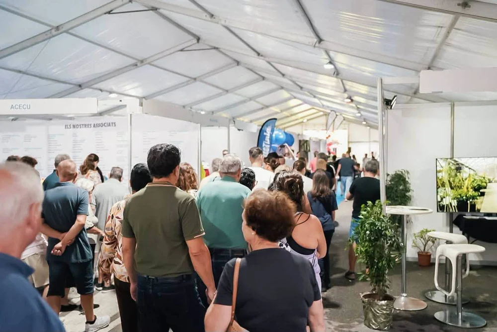 Más de treinta establecimientos ofrecen rebajas excepcionales para dinamizar la economía local este fin de semana