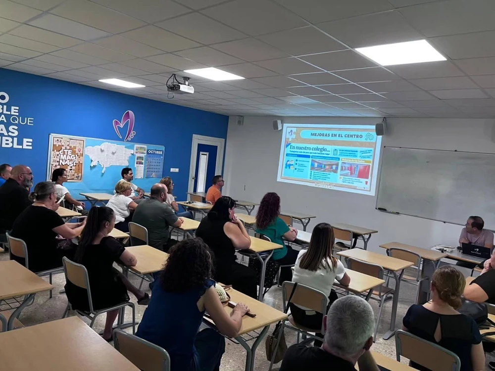 Familias y docentes de Secundaria del colegio Maristas trazan la estrategia educativa del nuevo curso escolar