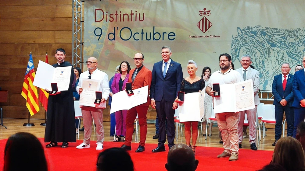 Los Premios 9 de Octubre de Cullera reconocen el valor de la solidaridad, la tradición y la unidad