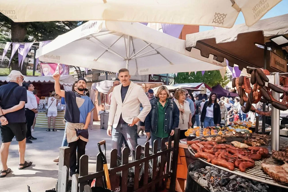 Artesanía, juegos y tabernas medievales transforman los Jardines del Mercado durante el puente festivo