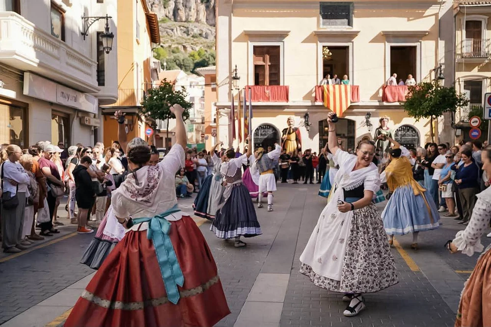 La identidad y las raíces toman las calles: la ciudad vibra con las tradiciones del 9 de Octubre