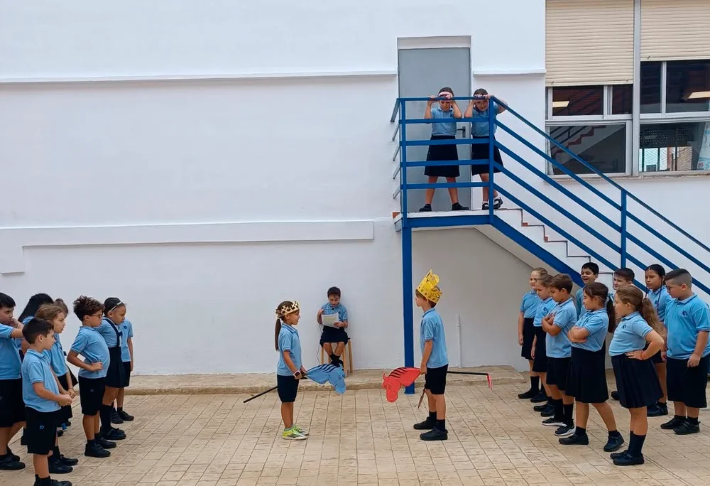 Una representación teatral escolar acerca la historia del 9 de Octubre a las nuevas generaciones