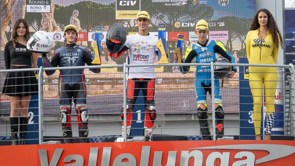 El cullerense Vicente Pérez se corona campeón de Italia de Moto3 con un prototipo universitario