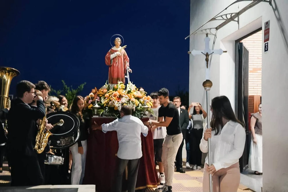Llum i devoció marquen el final de les festes patronals al Mareny de Sant Llorenç