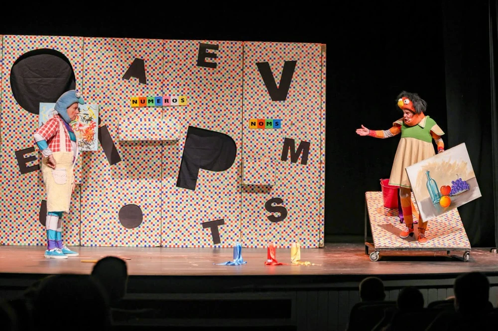 Un viaje teatral por la imaginación acerca la cultura a los más pequeños de las escuelas