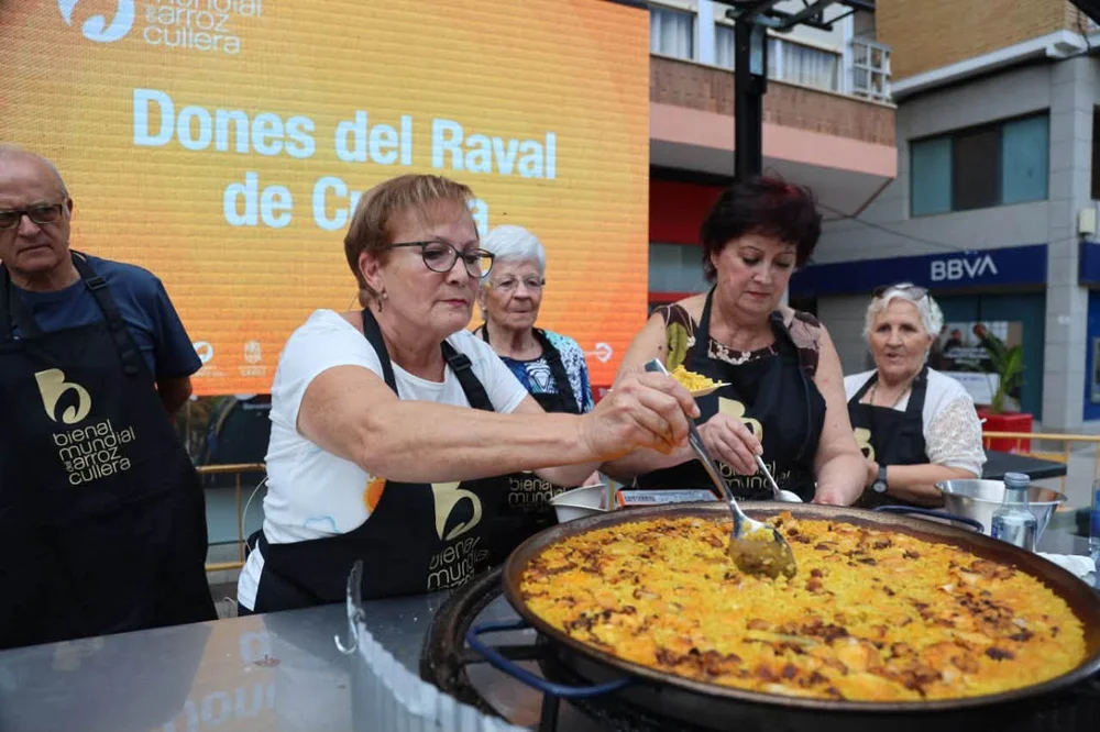 Les associacions locals reivindiquen la cuina tradicional i solidària a la Biennal de l'Arròs