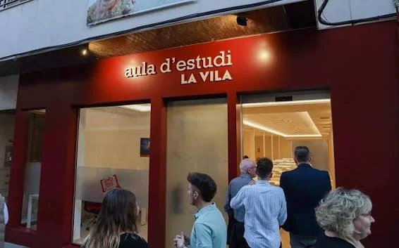 El Ayuntamiento destina más de 23.500 euros a diecisiete jóvenes para financiar sus becas Erasmus