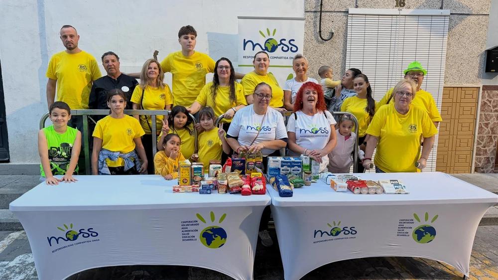 Tradició i ajuda social s'uneixen al Raval en una xocolatà per a recollir aliments bàsics